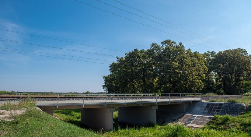 Több mint 120 éves vasúti híd újul meg Berettyóújfalu térségében