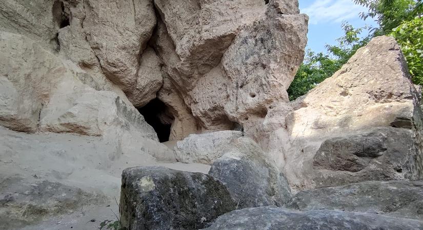 Zelezna-baba-barlang, a vasorrú bába üreg a Zsámbéki-medencében