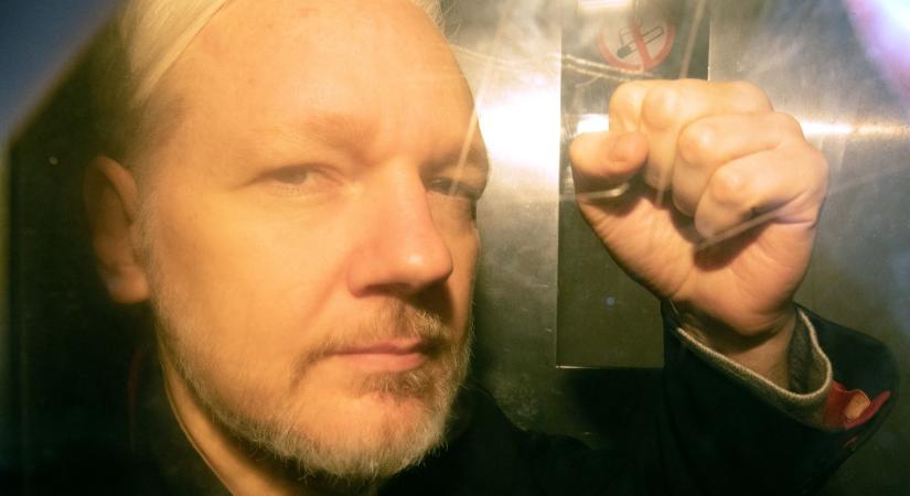 Engedélyezte a brit belügyminiszter Julian Assange kiadatását