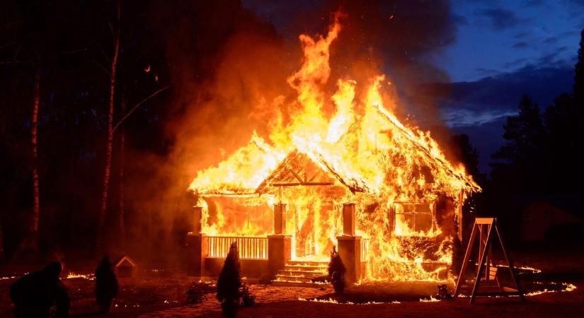Lángokban állt egy kazincbarcikai ház