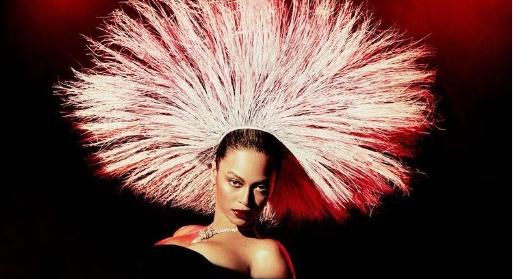 Beyoncé új fotósorozatát nézegetni olyan, mintha egyik szürreális álomból csöppennénk a másikba