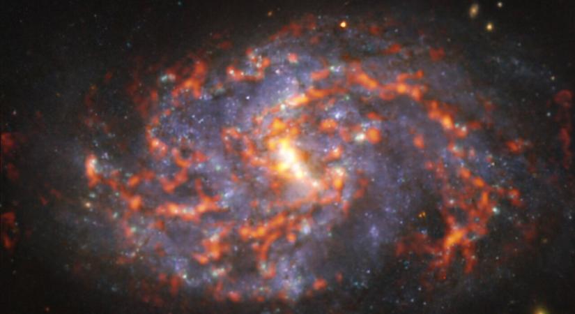 Viperát fogott az ALMA és a VLT: lenyűgöző spirálgalaxis az ESO képén