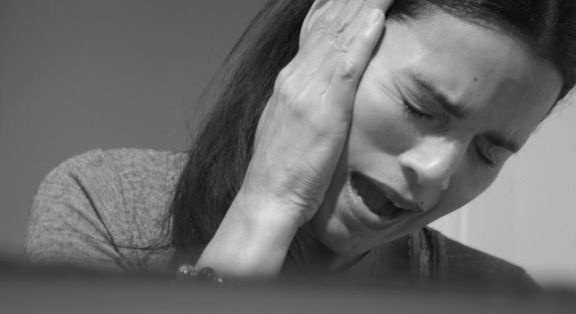 A migrén célzott kezelésében segíthetnek a Semmelweis Egyetem kutatói által publikált eredmények