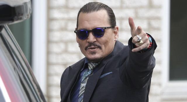 Jön az újabb Johnny Depp per: testi sértéssel vádolja egyik kollégája