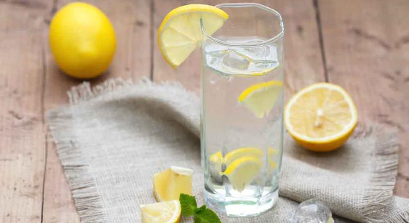 Próbálja ki! Mágikus citromos ital a reggeli fittségért