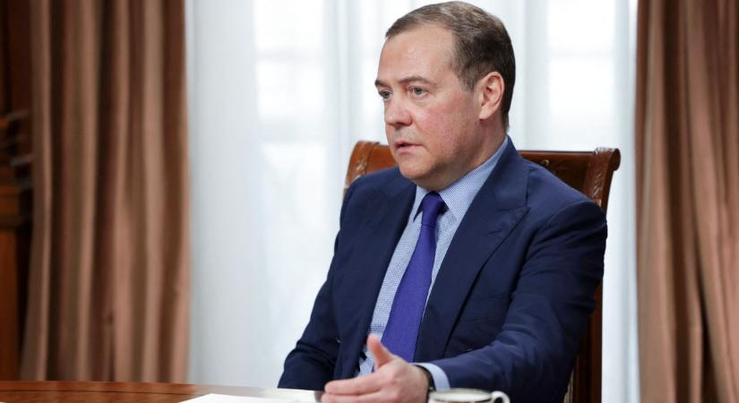 Medvegyev: Ellenségeink elkeseredetten próbálják tönkretenni az orosz gazdaságot