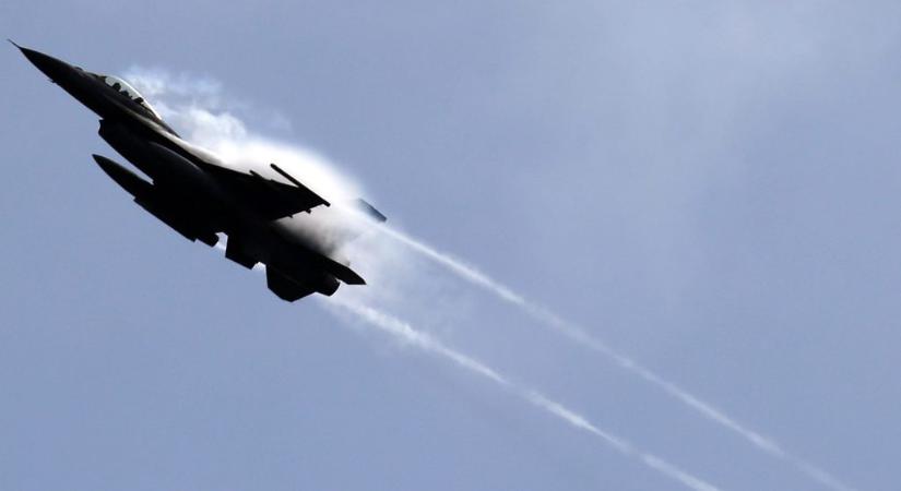 Szlovákia nem kapta meg az F-16-osokat, légtérvédelmet kért Csehországtól