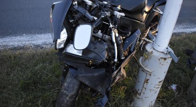 Három motorkerékpáros ütközött össze Győr és Vámosszabadi között