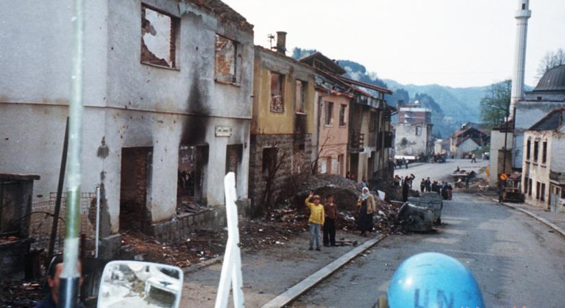 Bocsánatot kért a holland kormány a Srebrenicába küldött holland veteránoktól