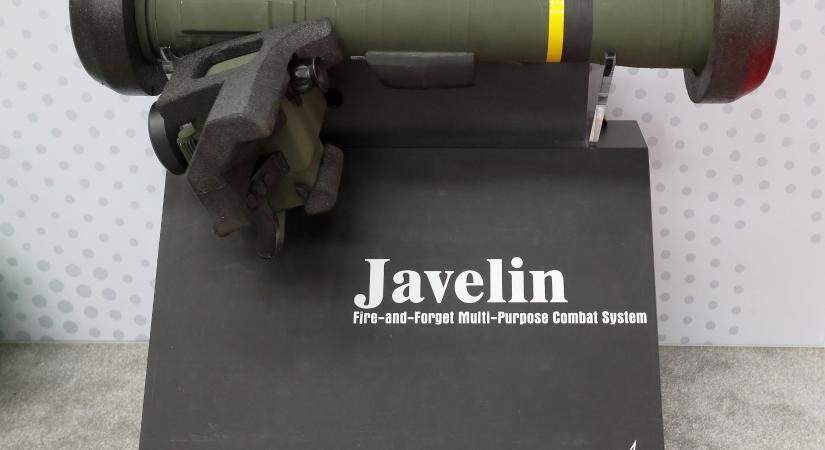 Az USA nem viccel, 1400 darab Stinger légvédelmi rendszert, és 6500 Javelint páncéltörőt küldött Ukrajnának
