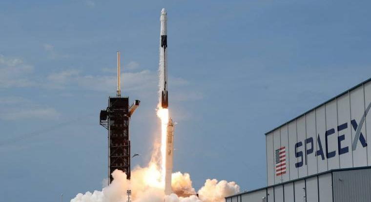 Nagyon rákapcsolt a SpaceX: másfél nap alatt három sikeres küldetésen vannak túl