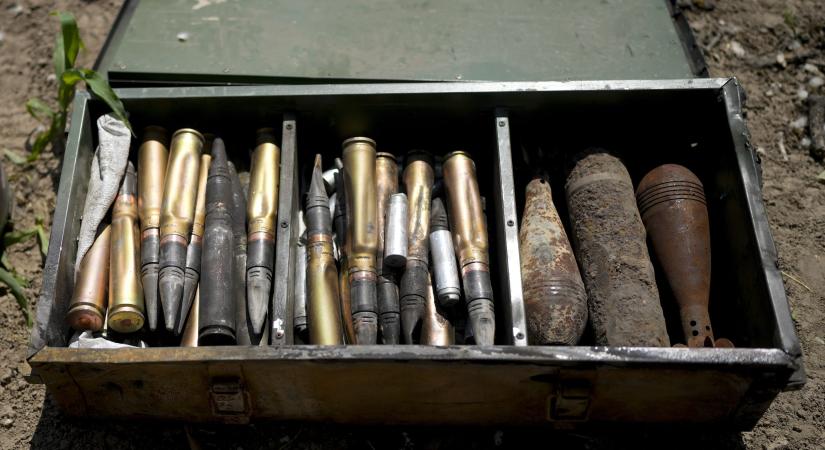 Több száz betiltott, irányítás nélküli lőszert használtak az oroszok Ukrajnában