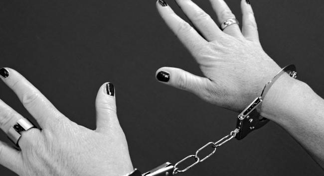 Letartóztatták az ismerősét trükkösen kirabló miskolci nőt