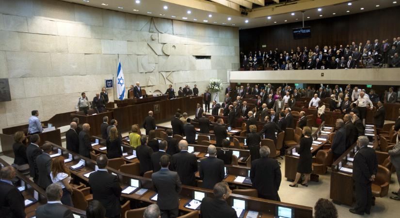 Izraelben feloszlatják a parlamentet