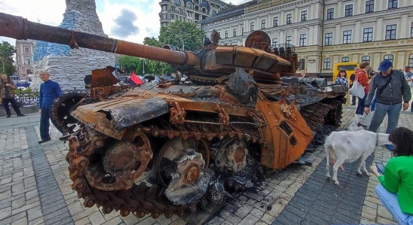 Európai nagyvárosokban állítanának ki az ukránok kilőtt orosz tankokat