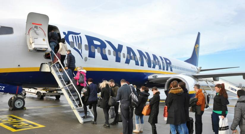 A kormány elutasítja, hogy a Ryanair áthárítja a különadót az utazókra