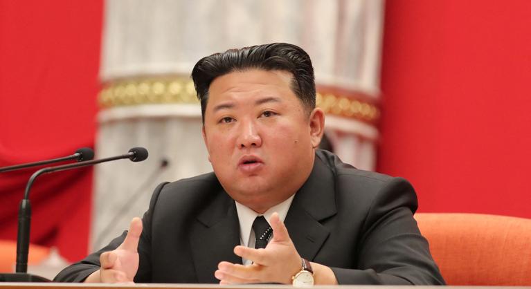 Soha nem látott képek kerültek elő Kim Dzsongunról