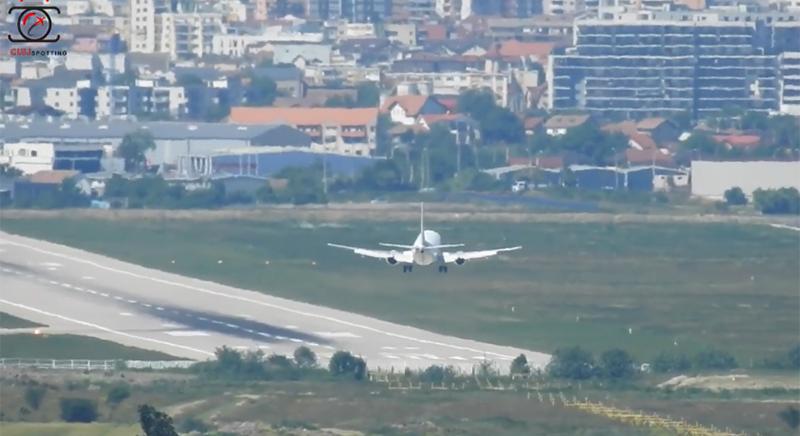 Így landolnak oldalszélben a repülőgépek Kolozsváron (VIDEÓval)