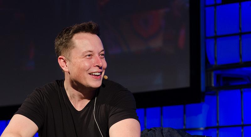 Elon Musk bejelentette: lapátra tesz 3 ezer Tesla-dolgozót