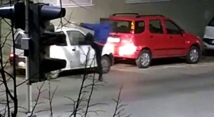 Ittasan rongált egy autót és ütötte meg az utast egy férfi Kaposváron