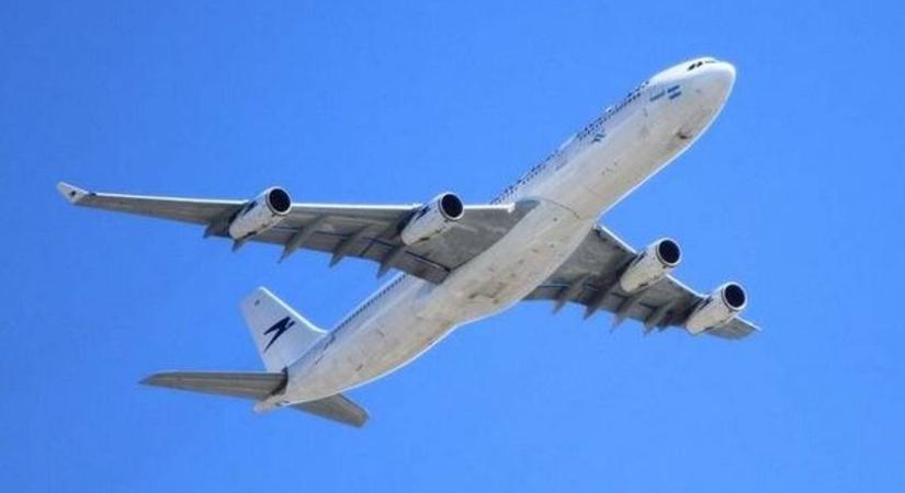 Borzalmas felvételek: Kigyulladt egy utasokkal teli repülőgép Miamiban