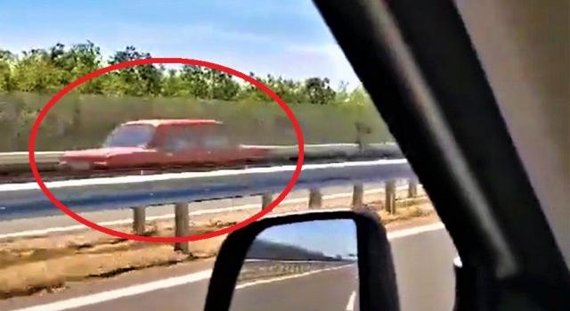 Videó: 76 éves bácsi a Zsigával, forgalommal szemben az M4-esen!