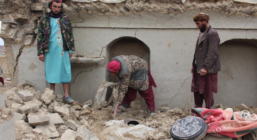 Ezer fölé nőtt az afganisztáni földrengés halálos áldozatainak száma