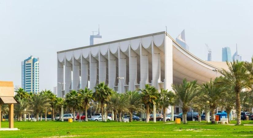 Feloszlatta a parlamentet a kuvaiti trónörökös