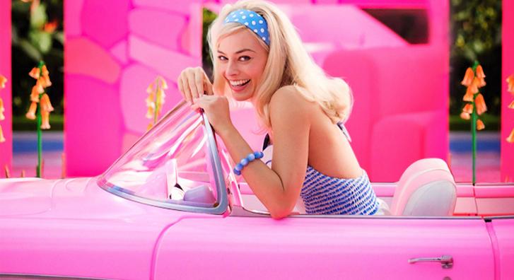 Talpig rózsaszínben feszít a Barbie forgatási fotóin a címszereplőt alakító Margot Robbie