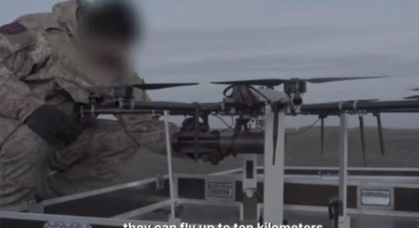 VIDEÓ: tanárok, bankárok, mérnökök támadják drónokkal az oroszokat