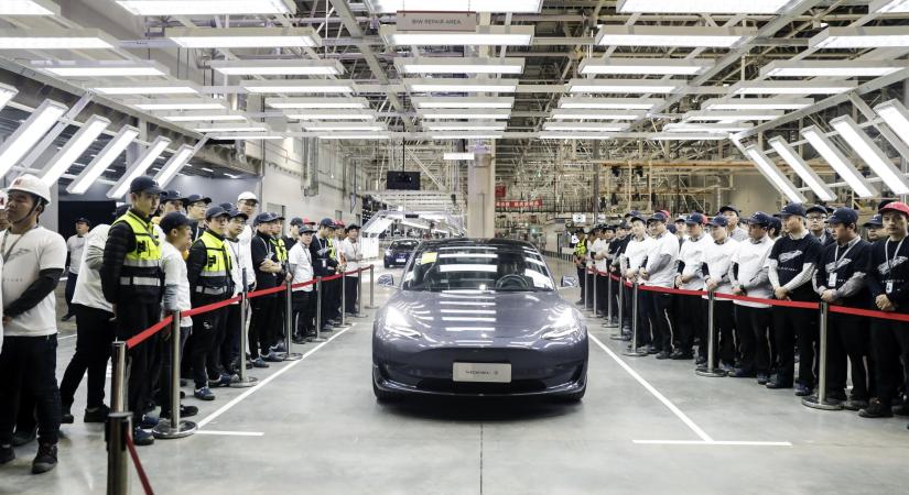Kitiltották a Tesla autókat egy kínai városból