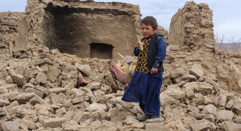 Több százan meghaltak egy afganisztáni földrengésben