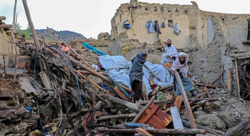 Ezernél is több halottja van az afganisztáni földrengésnek, az ország nemzetközi segítséget kért