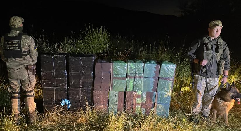 7000 doboz cigarettát hagytak hátra a csempészek az ukrán–román határnál