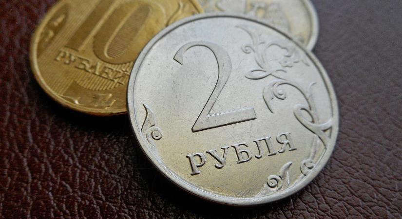 Teljes paradox: a szankciók ellenére annyira elszállt a rubel, hogy az oroszok már a gyengítésén dolgoznak