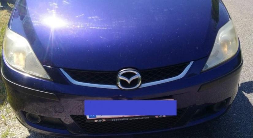 7 szírt zsúfolt a kocsijába, Komáromnál ürült ki az osztrák csempész verdája