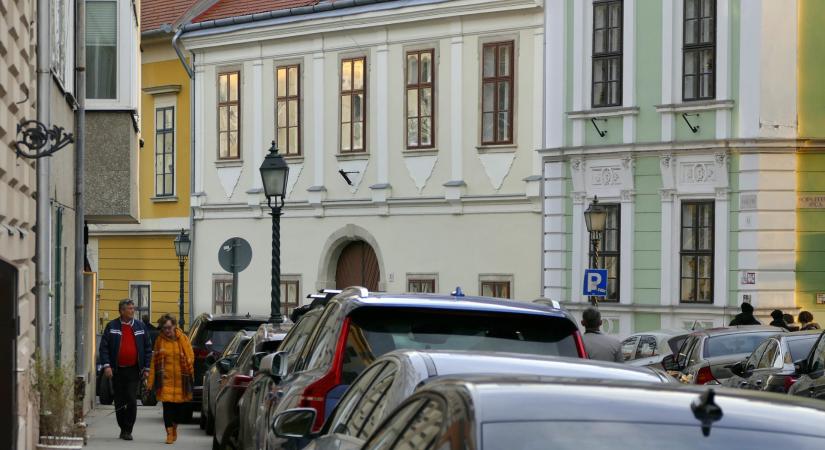 Teljesen átalakul ősztől a budapesti parkolás, sokkal drágább lesz a bliccelés a BKV-n