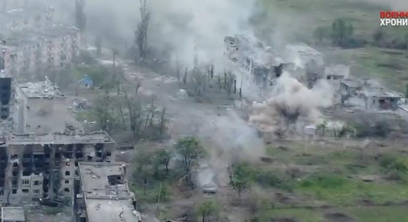 Továbbra is heves harcok dúlnak Luhanszkban (videó)
