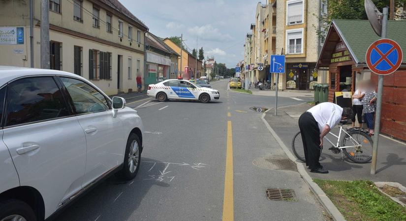 Kanyarodó kerékpárost lökött fel Lexus Szentgotthárdon - súlyosan megsérült a férfi