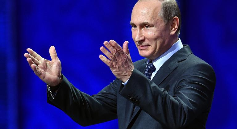 Saját vízesés, többmilliós luxusbidé – íme Putyin szerény „halászkunyhója”
