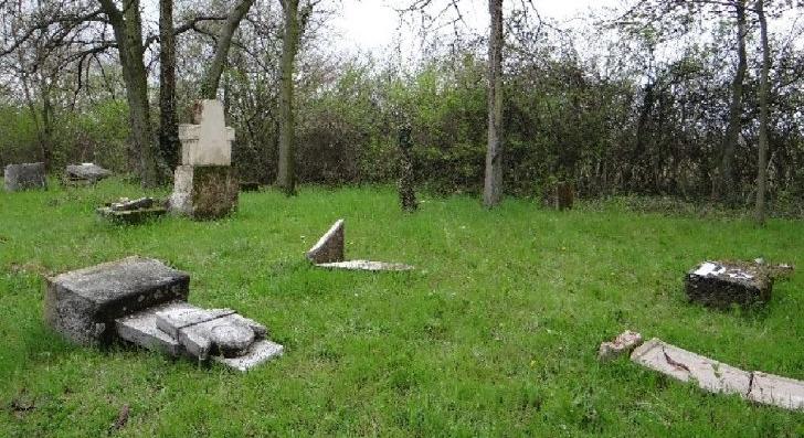13 éves gyerekek rongálták meg a sírokat a budakeszi zsidó temetőben áprilisban
