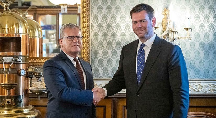 Vitézi Dávid: többféle megoldás jöhet szóba Debrecen és Nagyvárad kötöttpályás kapcsolatára