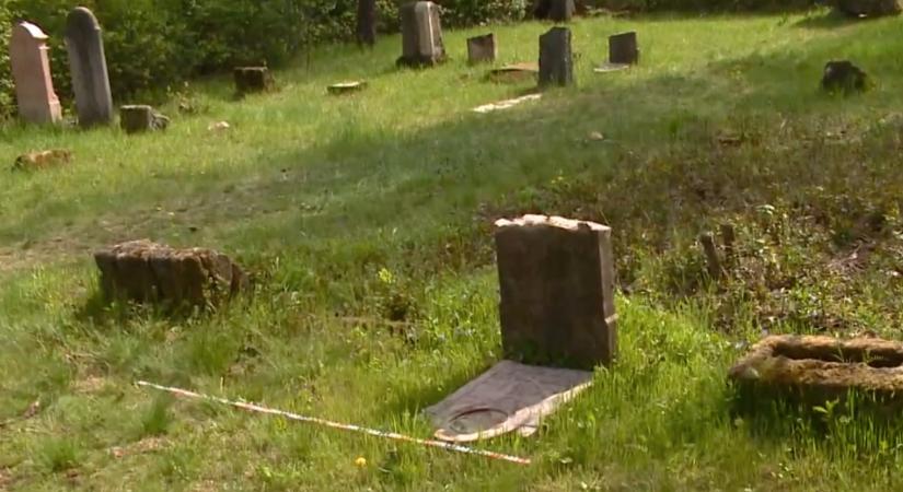 Két kisfiú kincset keresett a budakeszi zsidó temetőben, közben egymilliós kárt csináltak
