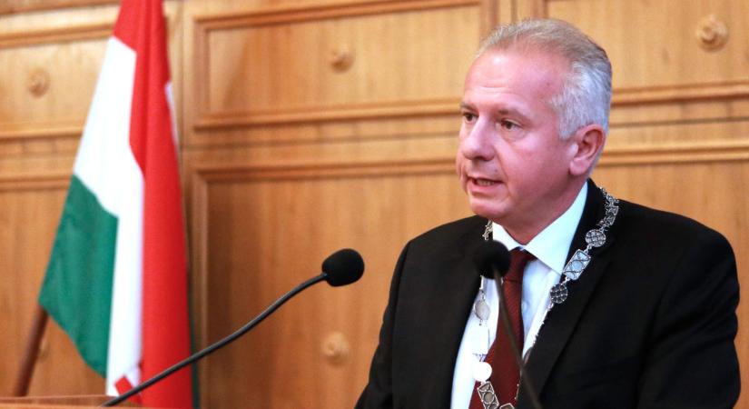 A kormány milliárdos csapdát állított Pécs polgármestere szerint