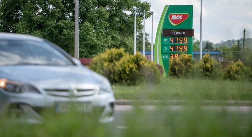 A benzinkutak zavartalan működésével indokolja a Mol, hogy péntektől maximum 50 litert lehet hatósági áron tankolni