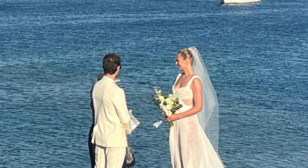 Görögországban tartotta álomesküvőjét Alex Pettyfer és Toni Garrn