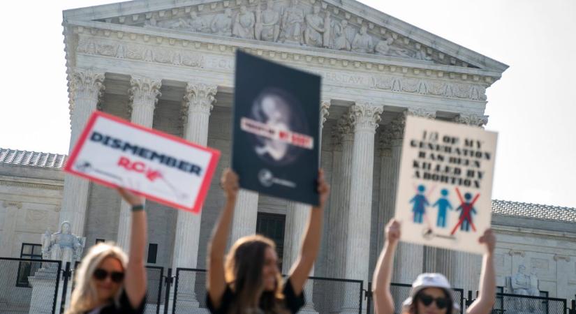 Itt a Roe vs Wade vége: A Legfelsőbb Bíróság átfordította az abortusz döntést