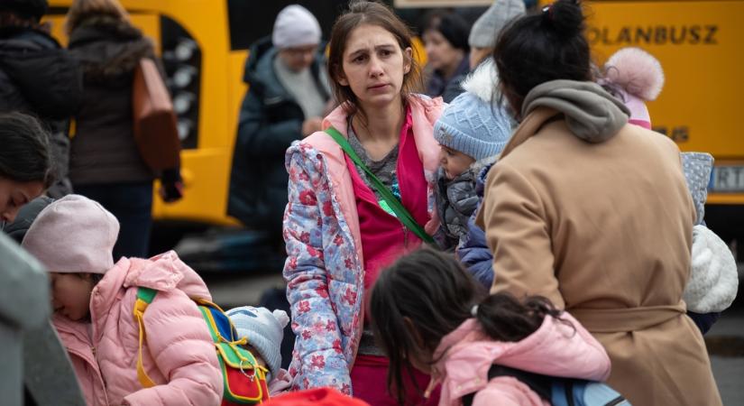 Lengyelország 450 millió euró kölcsönt vesz fel a menekültek megsegítésére
