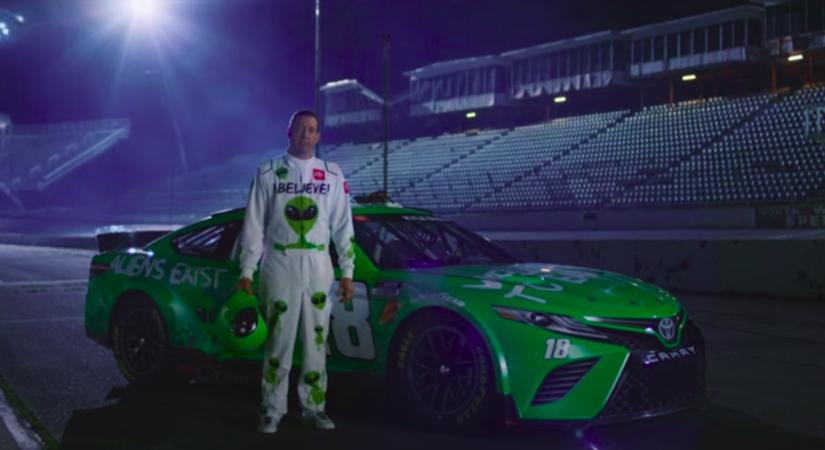 NASCAR: Kurt Buscht elviszik az idegenek, Hamlin monitort aprít – Mi pedig sírva röhögünk