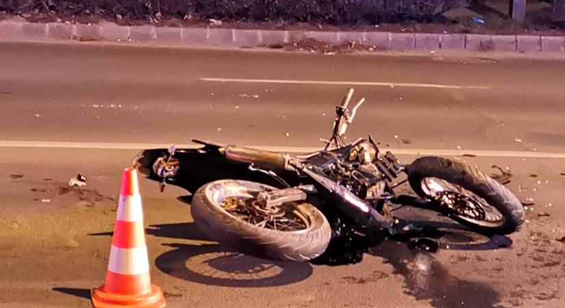 Szabálytalanul előző kocsi miatt esett el egy motoros Sitke és Nagysimonyi között